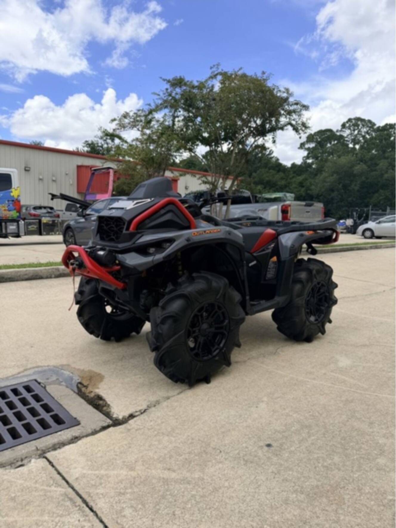 A photo of this 2025 Can-Am Outlander X mr 850