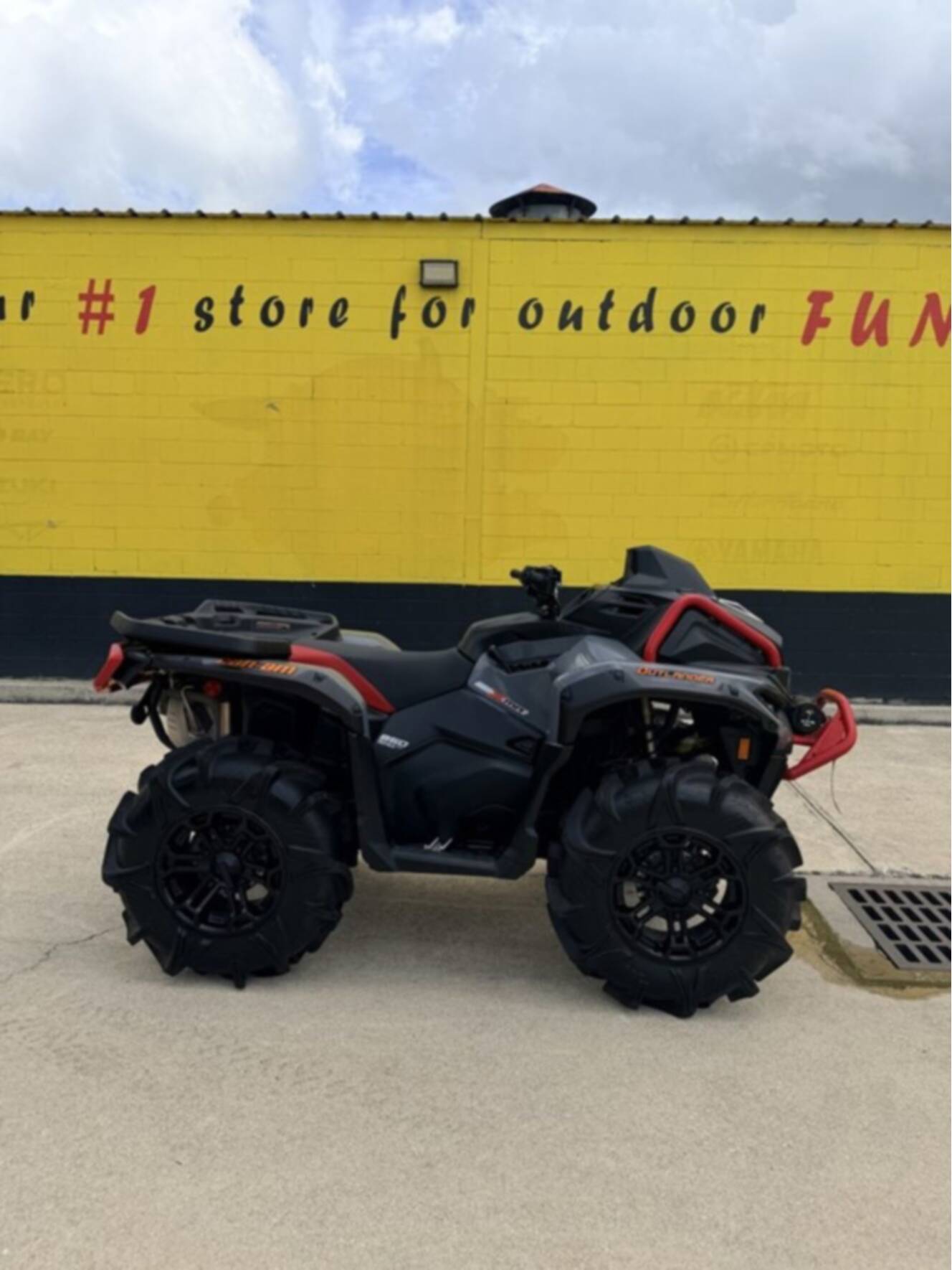 A photo of this 2025 Can-Am Outlander X mr 850