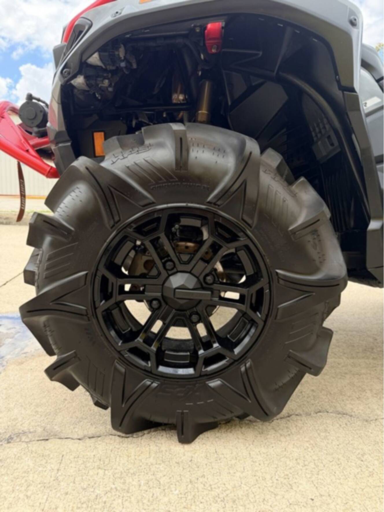 A photo of this 2025 Can-Am Outlander X mr 850