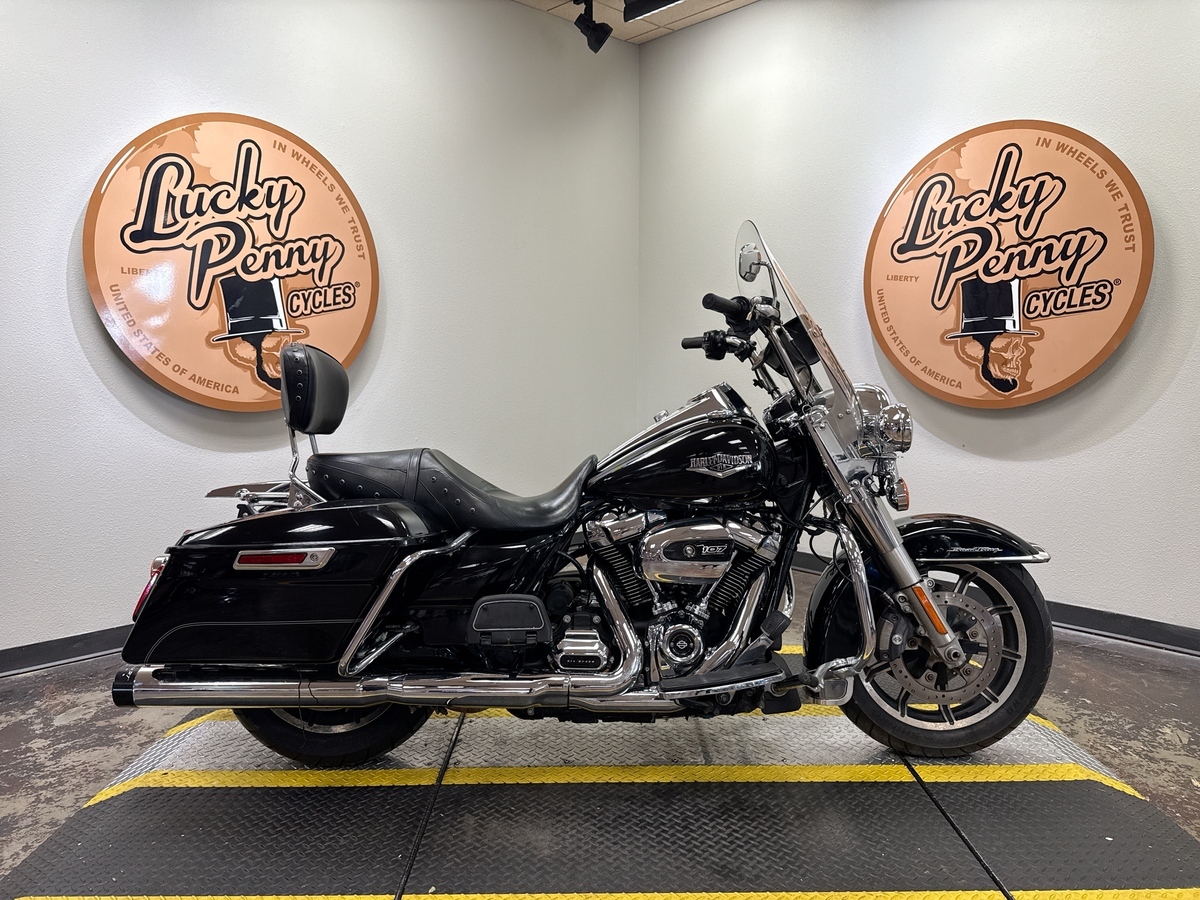 2017 Harley-Davidson ROAD KING in Bedford, TX