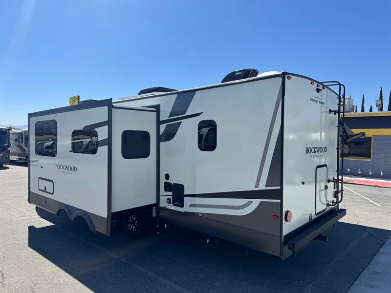 2027 Forest River ULTRALITE 2706BH Rockwood