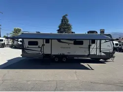 2027 Forest River ULTRALITE 2706BH Rockwood