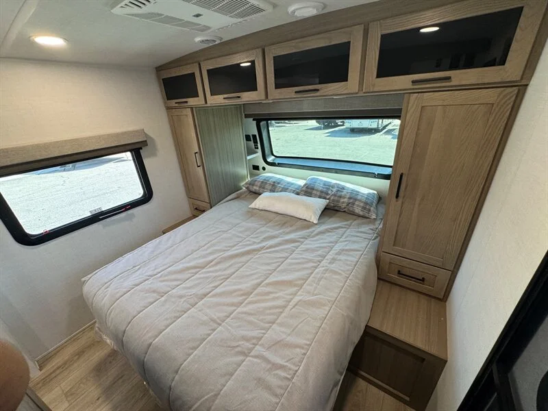 2027 Forest River ULTRALITE 2706BH Rockwood