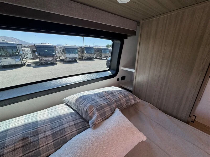 2027 Forest River ULTRALITE 2706BH Rockwood