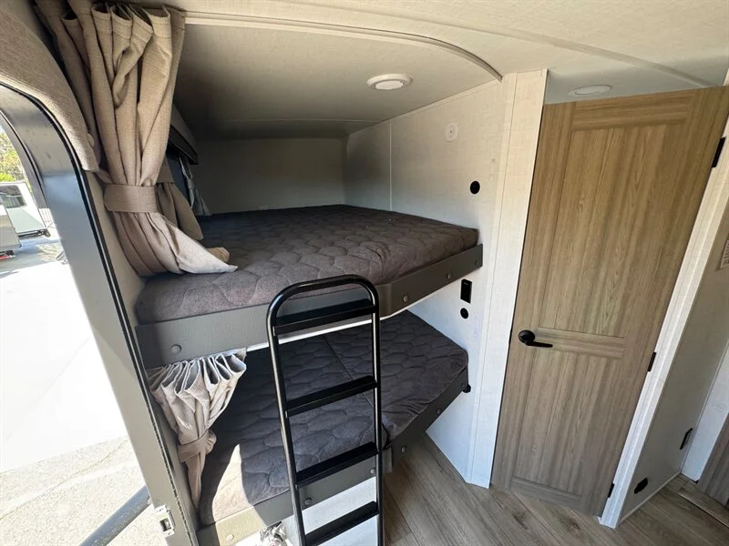 2027 Forest River ULTRALITE 2706BH Rockwood
