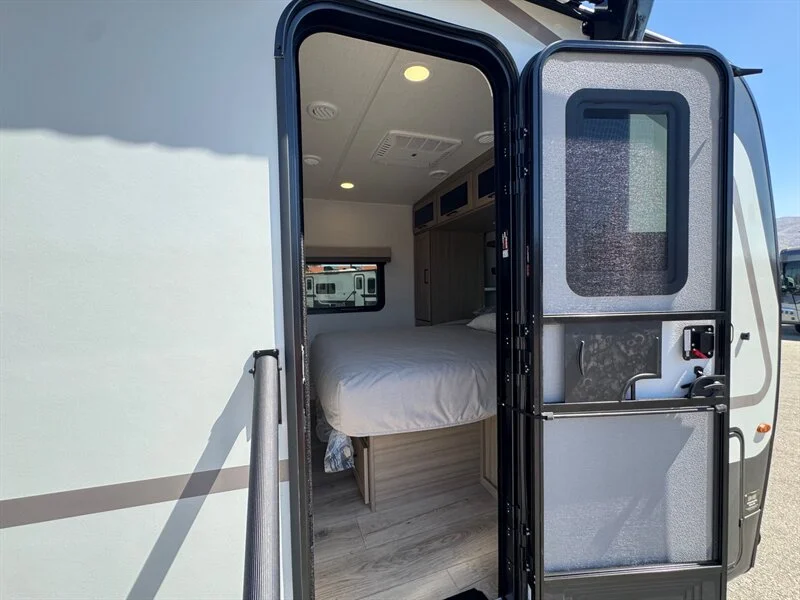 2027 Forest River ULTRALITE 2706BH Rockwood