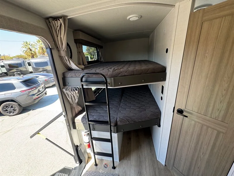 2027 Forest River ULTRALITE 2706BH Rockwood