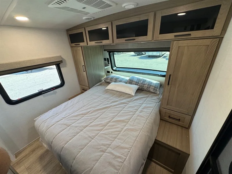 2027 Forest River ULTRALITE 2706BH Rockwood
