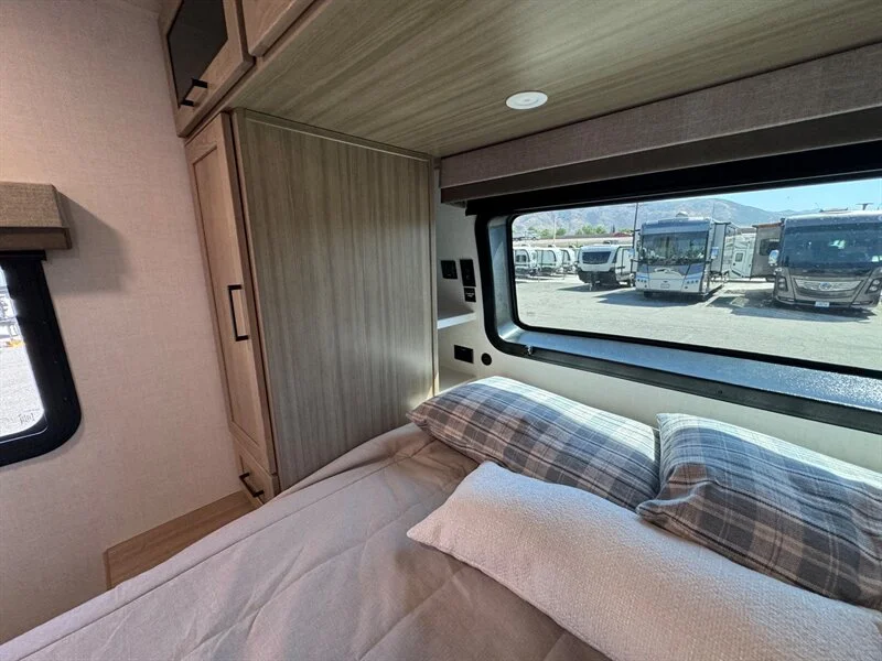 2027 Forest River ULTRALITE 2706BH Rockwood