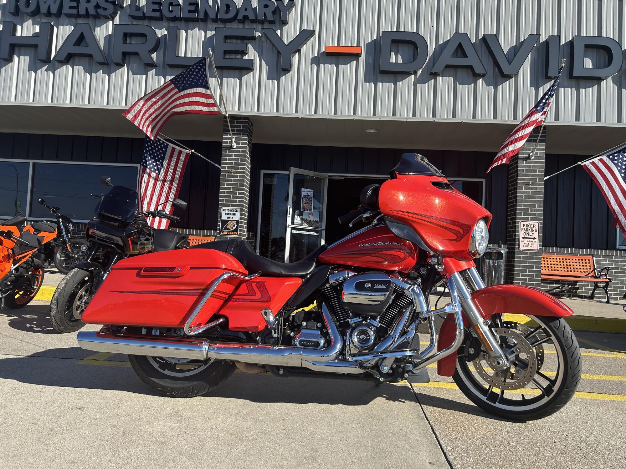 2017 Harley-Davidson Street Glide Special SPECIAL in Carroll, IA