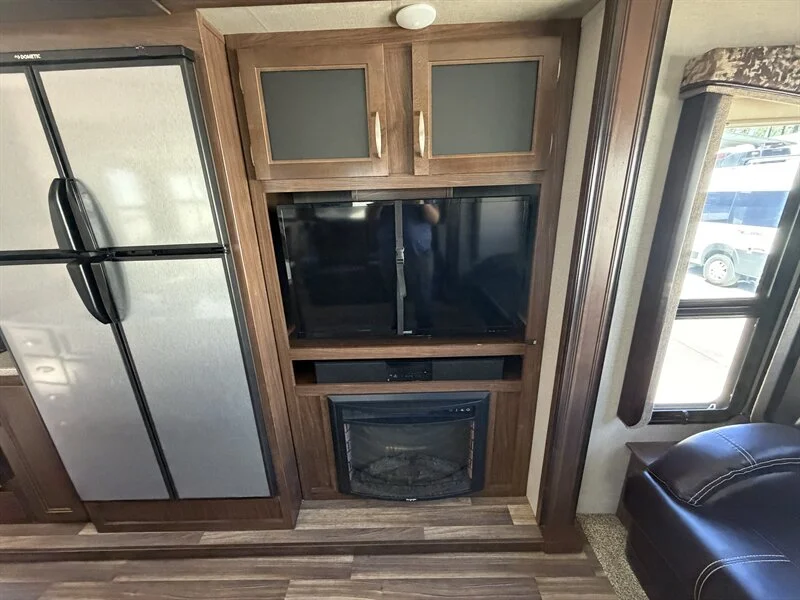 2018 Keystone MONTANA HIGH COUNTRY 305RL