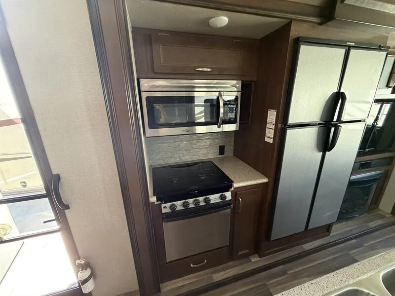 2018 Keystone MONTANA HIGH COUNTRY 305RL