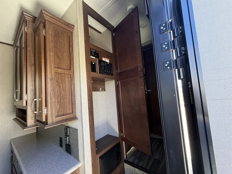 2018 Keystone MONTANA HIGH COUNTRY 305RL