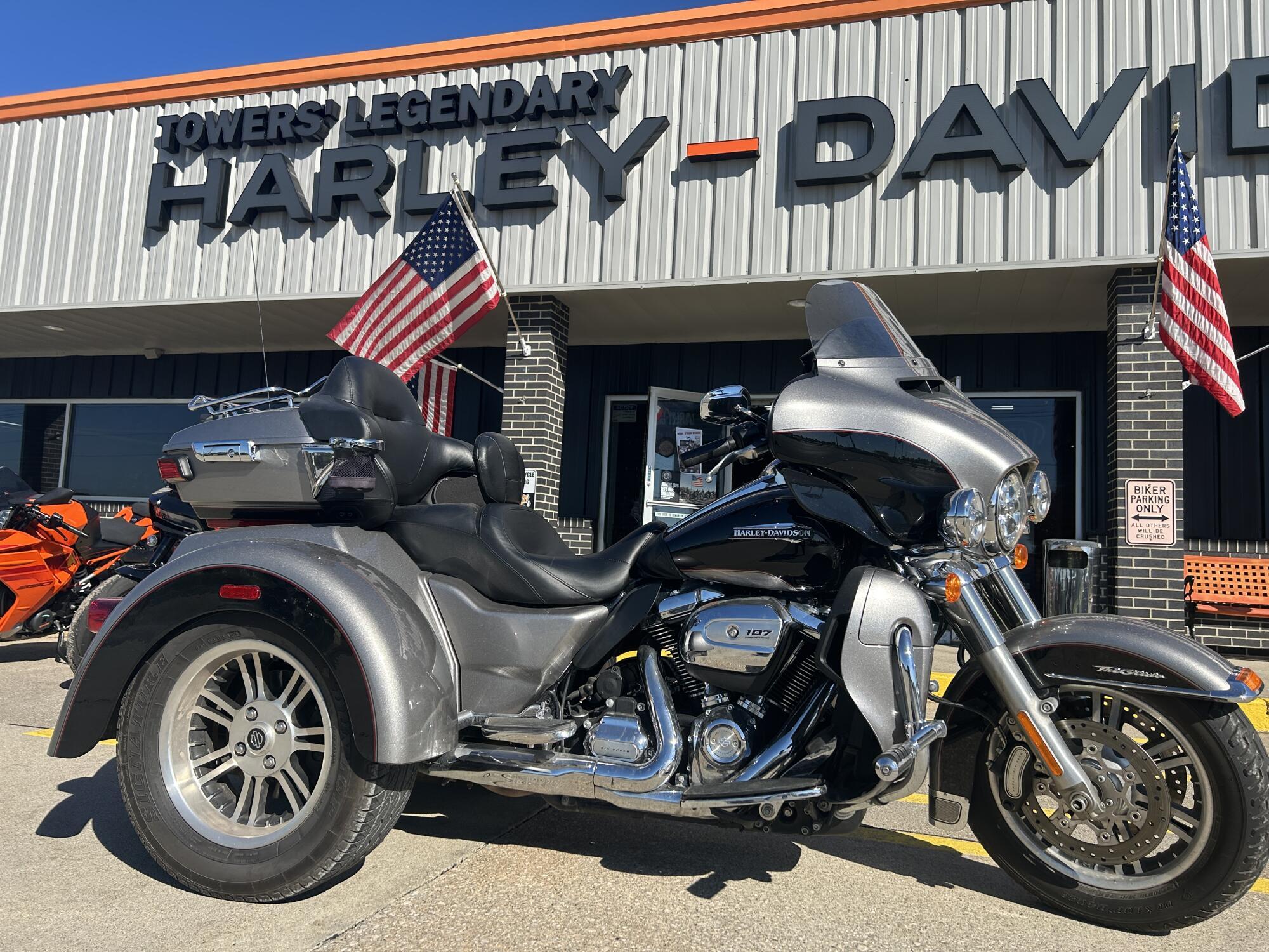 2017 Harley-Davidson Tri Glide Ultra ULTRA CLASSIC in Carroll, IA