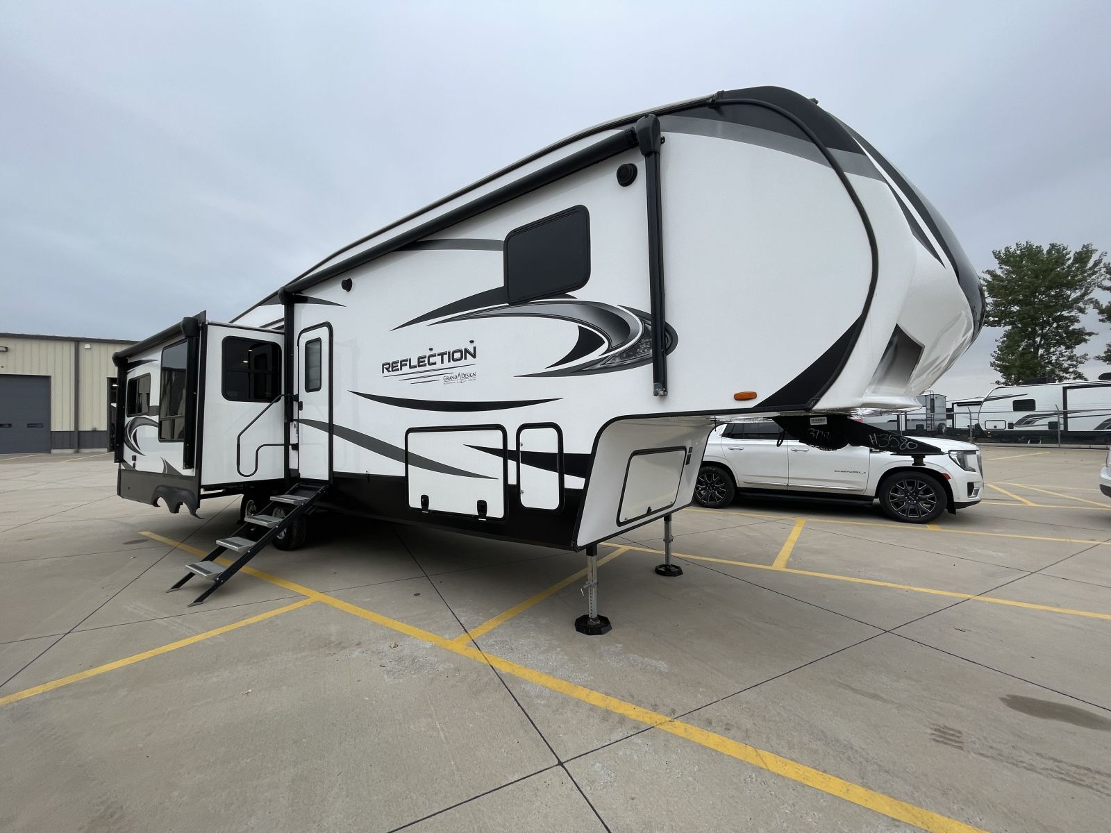2022 Grand Design REFLECTION 337RLS in blue grass IA