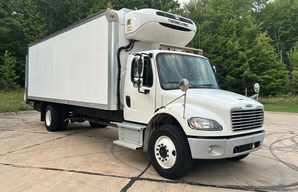 2020 FREIGHTLINER BUSINESS CLASS M2 106 in North Royalton, OH