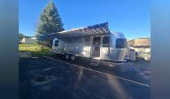 2026 Airstream Classic 30RB Twin RV