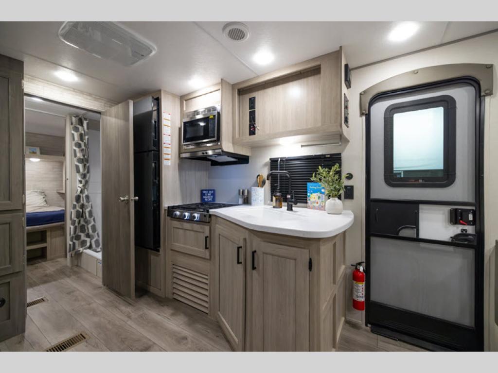 2027 Coachmen Rv Catalina Summit Series 8 231MKS in dallas PA