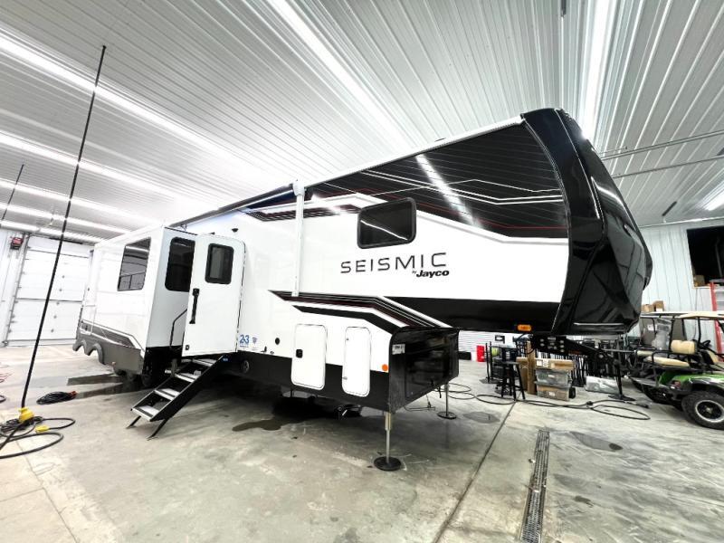 2026 Jayco Seismic 399 Fifth Wheel Toy Hauler RV