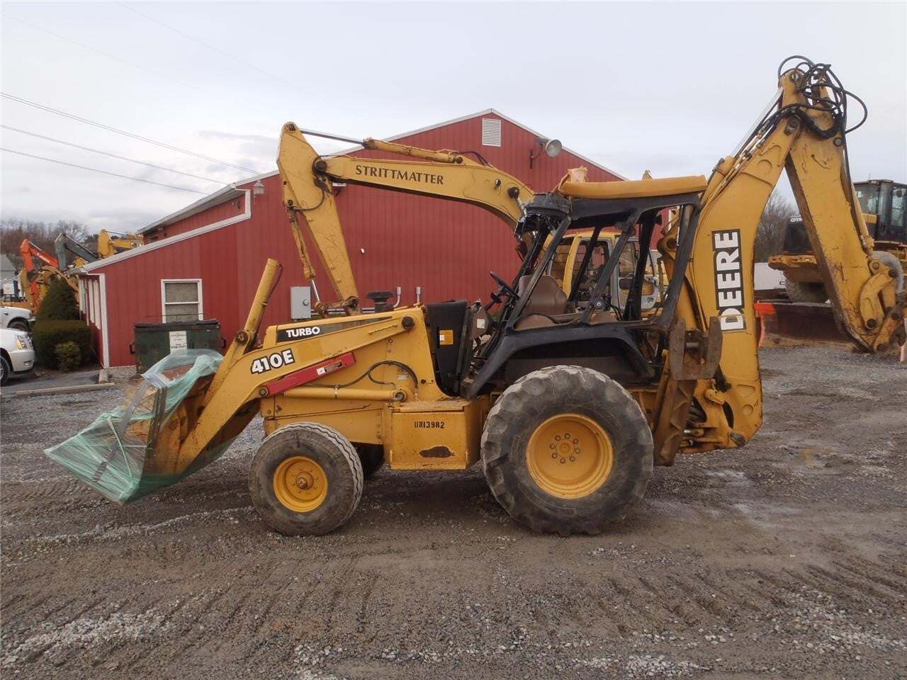 1998 DEERE 410E in Manheim, PA