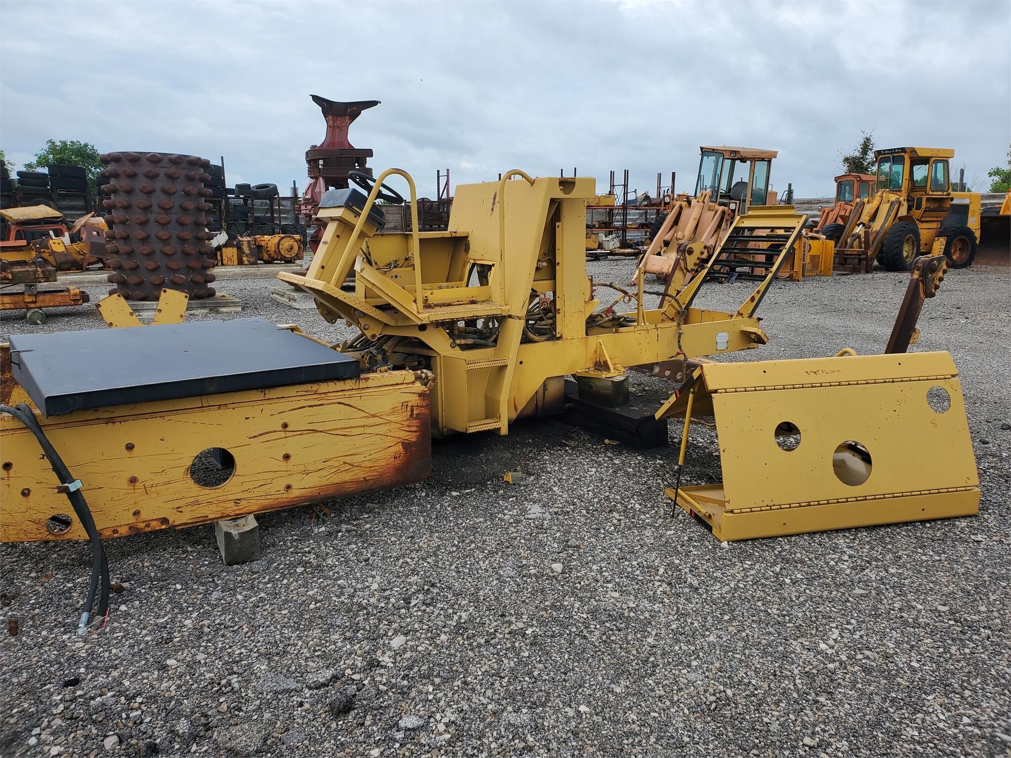 CATERPILLAR CP-563 in Ottawa Lake, MI