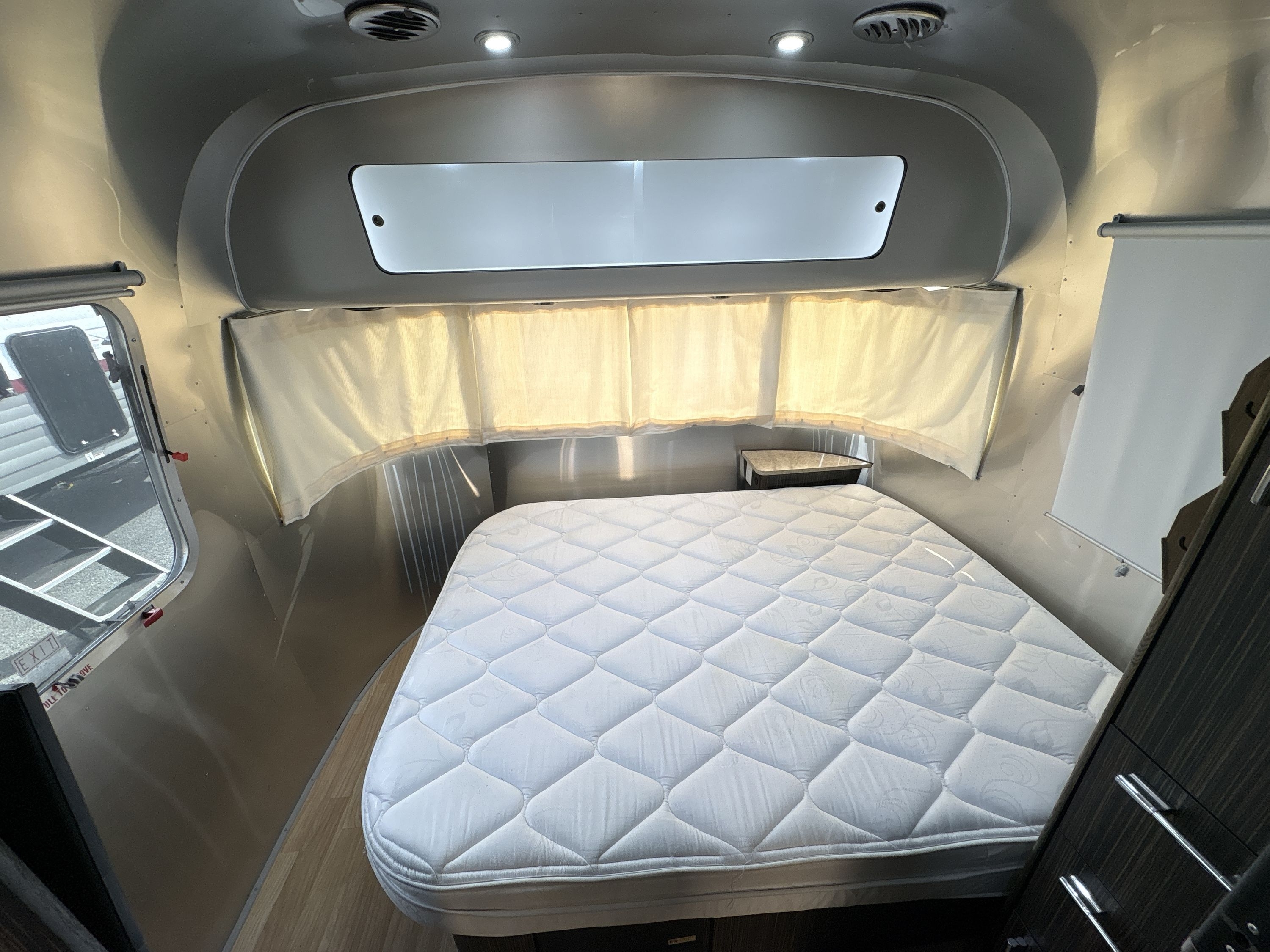 2016 Airstream INTERNATIONAL SIGNATURE 25FB in berlin NJ
