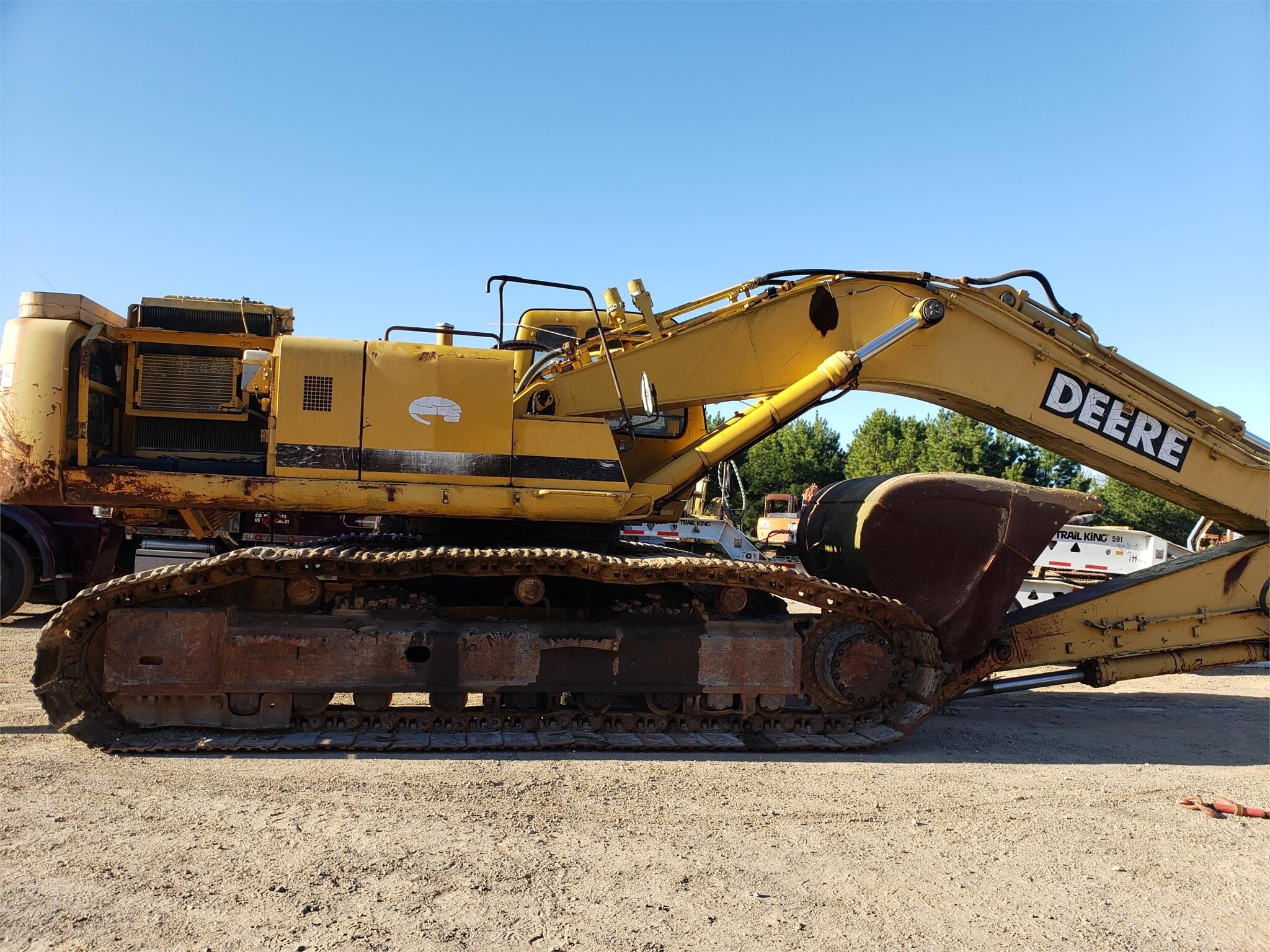 DEERE 450 LC in Hughes Springs, TX