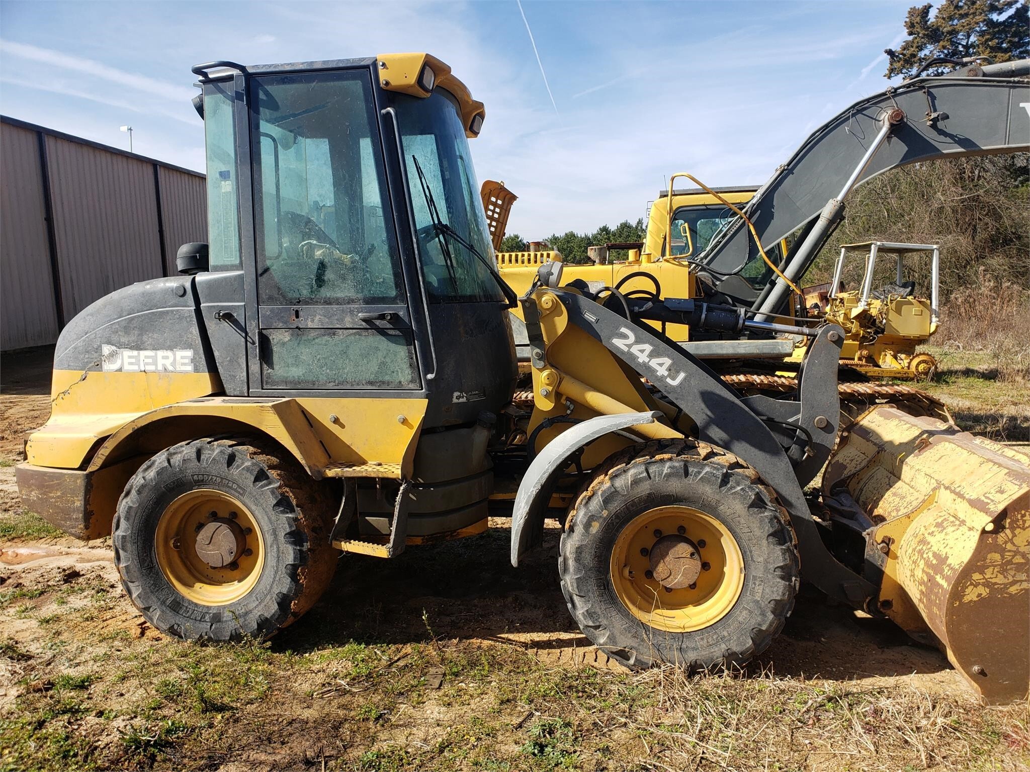 DEERE 244J in Hughes Springs, TX