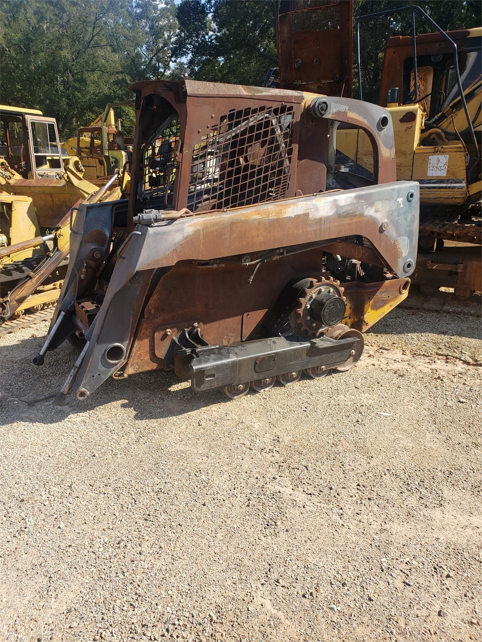 DEERE 333E in Hughes Springs, TX