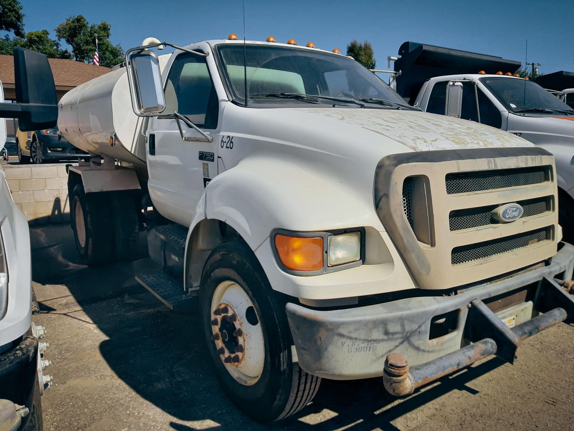 2004 FORD F750 XL SD in Fontana, CA