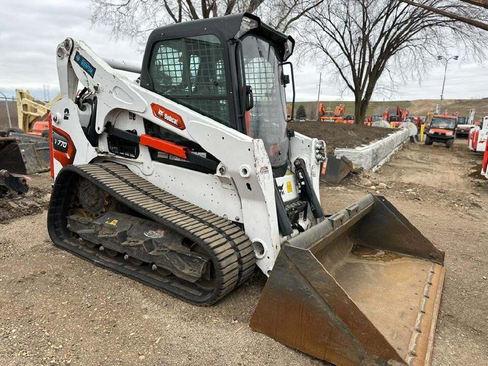 2023 BOBCAT T770 in Anoka, MN