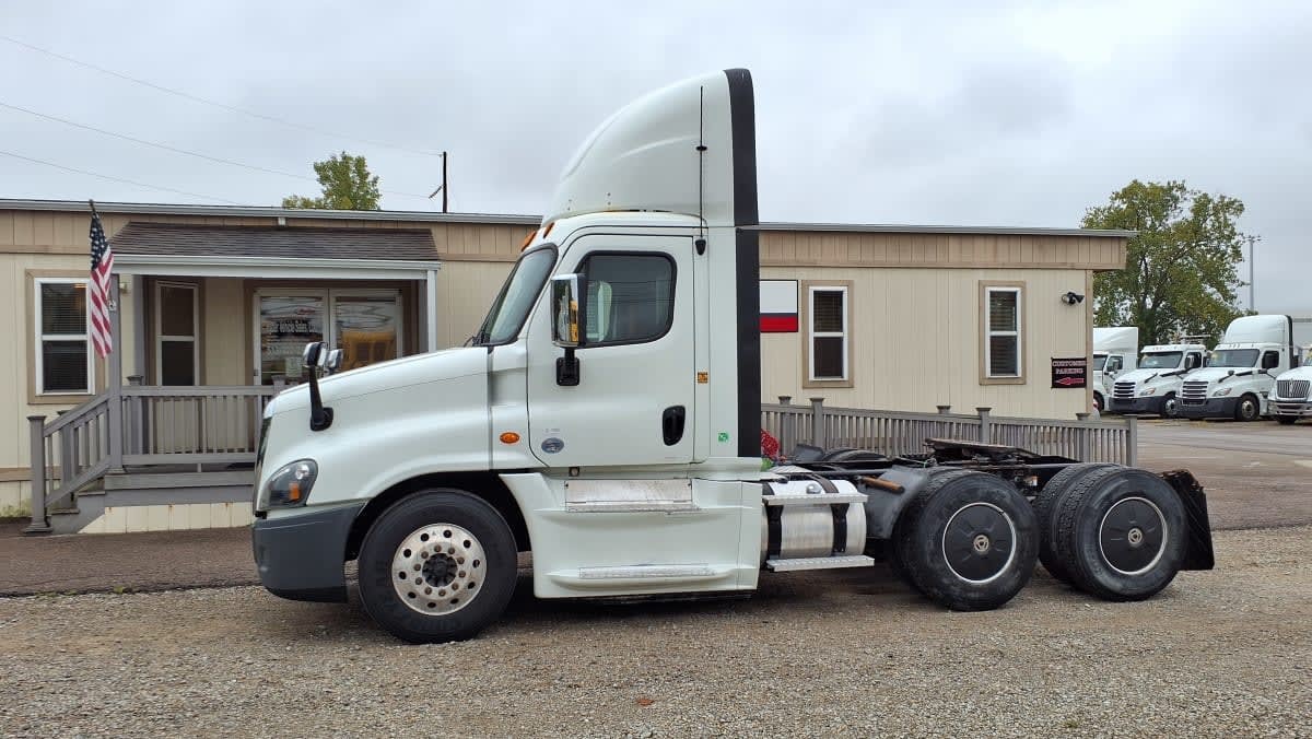 2020 FREIGHTLINER CASCADIA 125 in Cincinnati, OH
