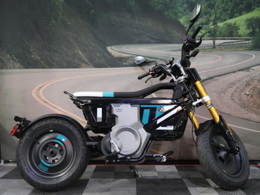 2025 BMW CE 02 Cosmic Black 2 02 in Chatsworth, CA