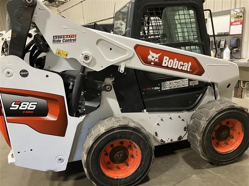 2024 BOBCAT S86 in Farley, IA