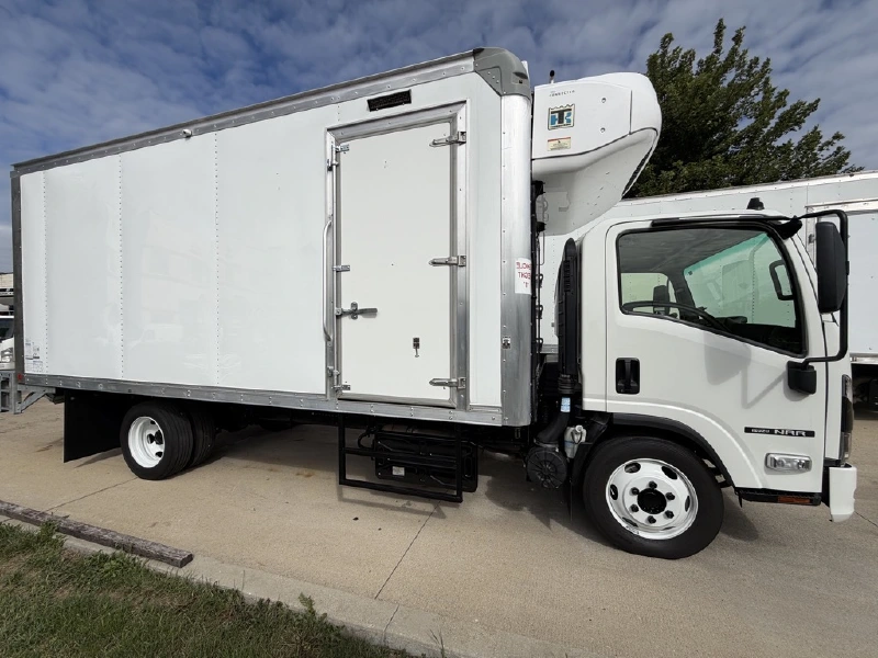 2025 ISUZU NRR