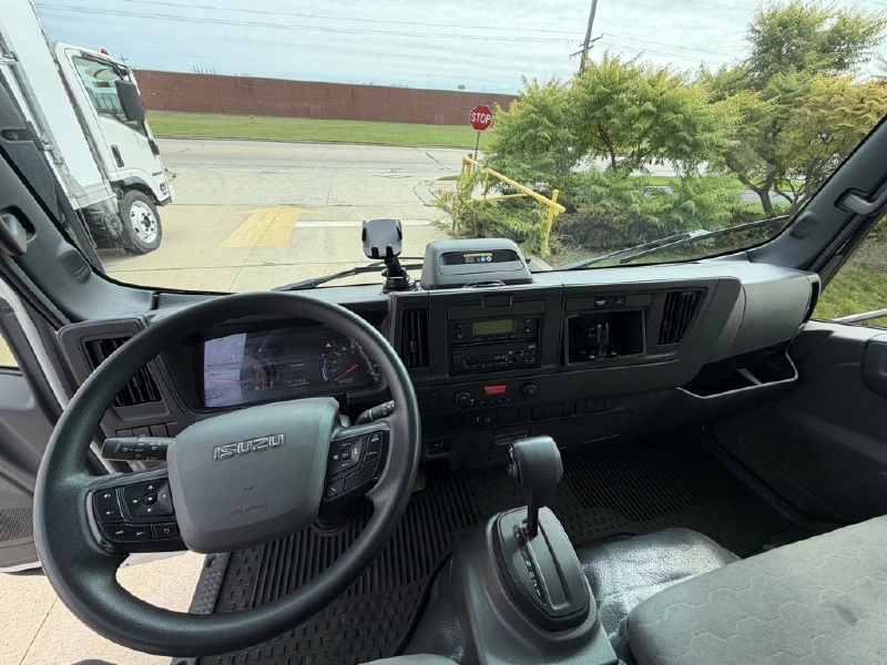 2025 ISUZU NRR