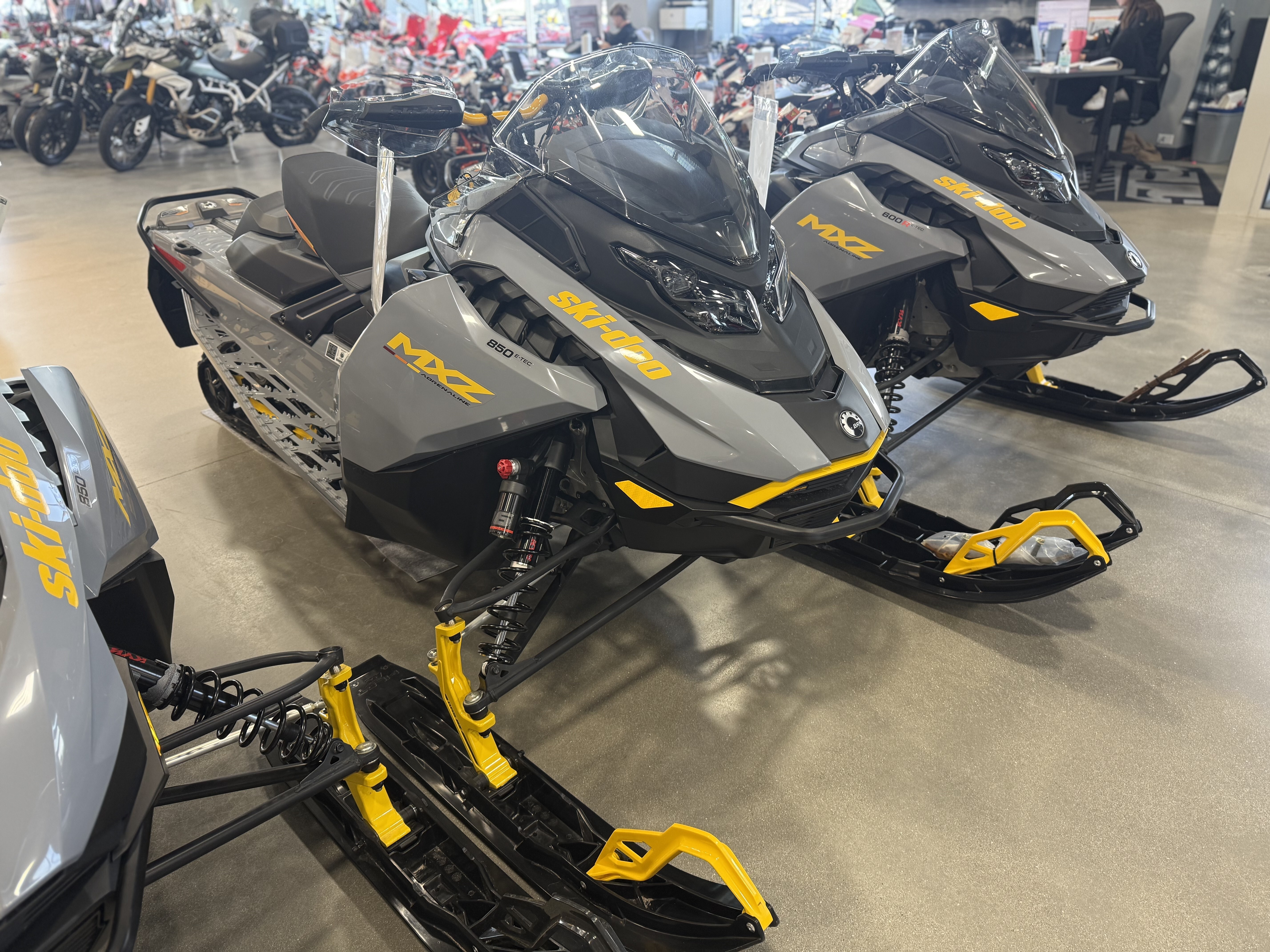 2026 Ski-Doo MXZ Adrenaline w/ Blizzard Package 129 850 E-TEC ES Ic 850 E-TEC 129 1.5 in suamico WI