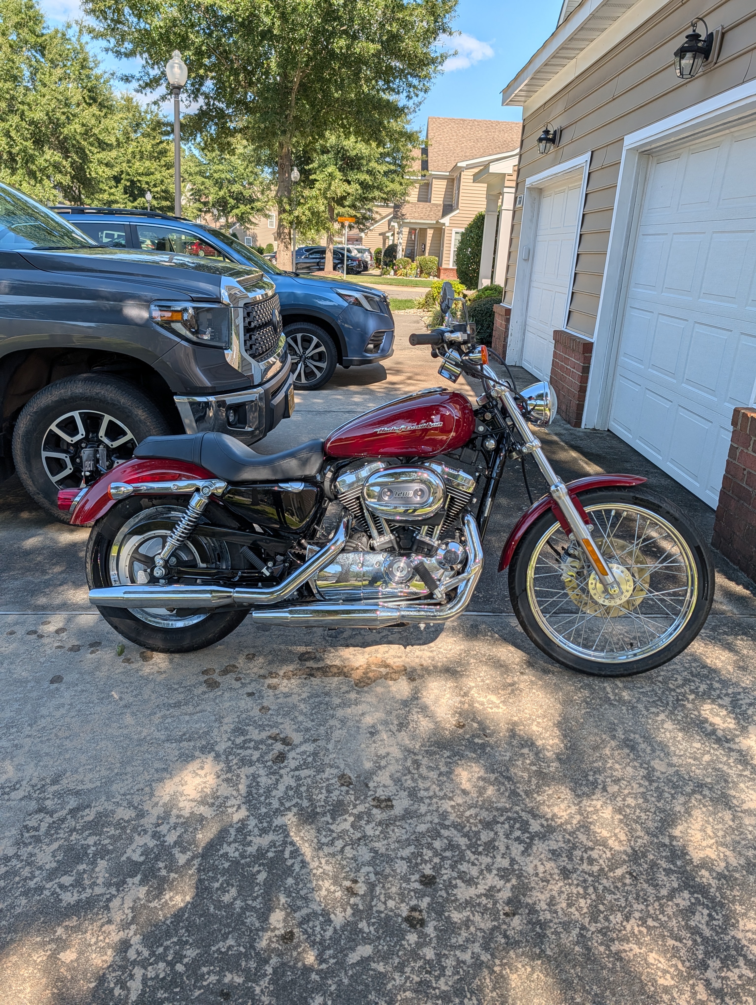 2006 Harley-Davidson SPORTSTER 1200 CUSTOM XL1200C Custom motorcycle