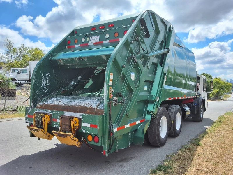 2015 CRANE CARRIER LET2 CC