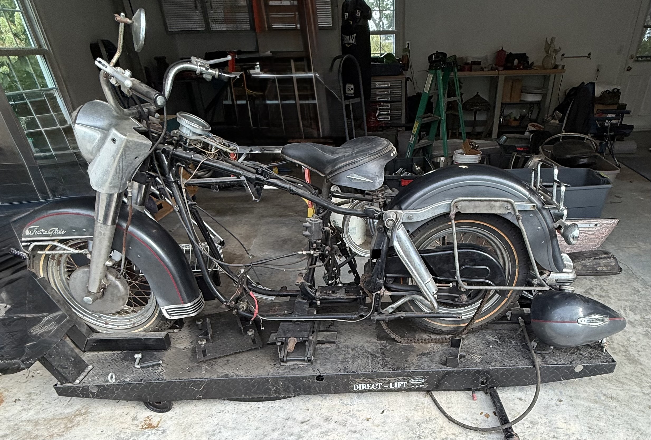 1968 Harley-Davidson FL Classic / Vintage motorcycle