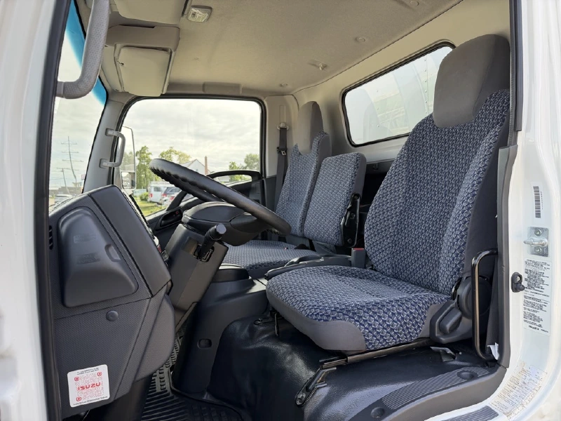 2023 ISUZU NPR HD