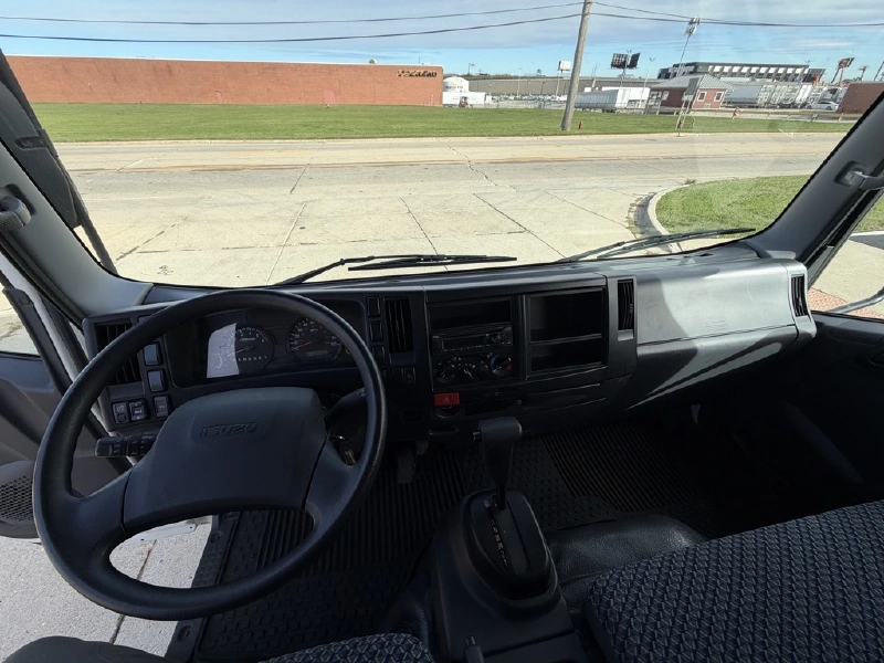 2023 ISUZU NPR HD