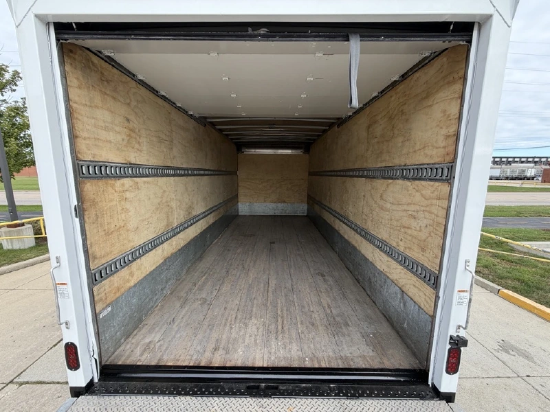 2021 ISUZU NPR HD