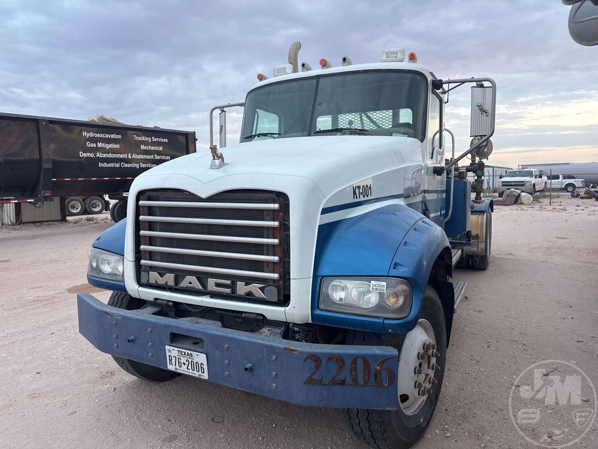 2009 MACK GU713 KILL TRUCK in Midland, TX
