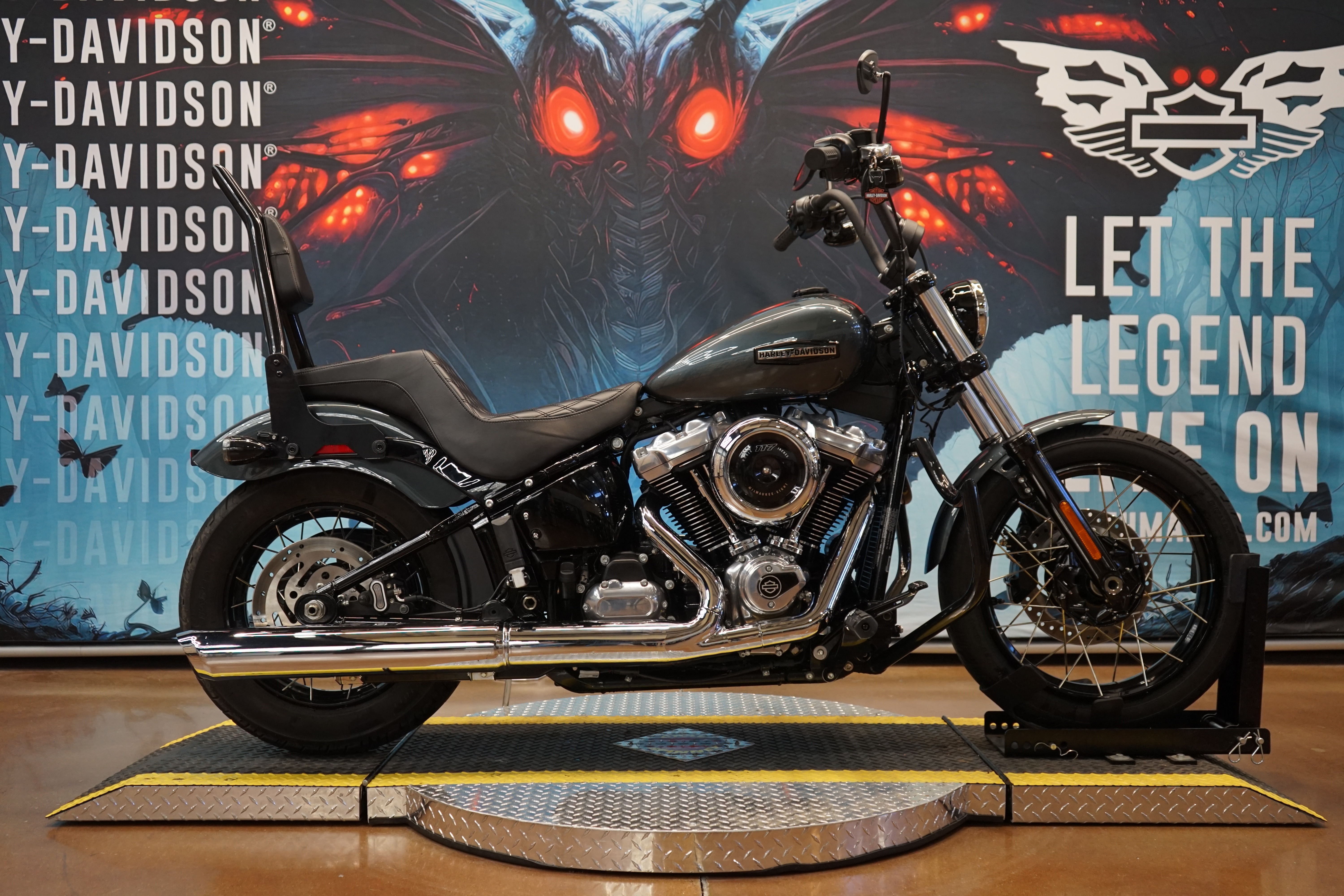 2025 Harley-Davidson Street Bob® in Williamstown, WV