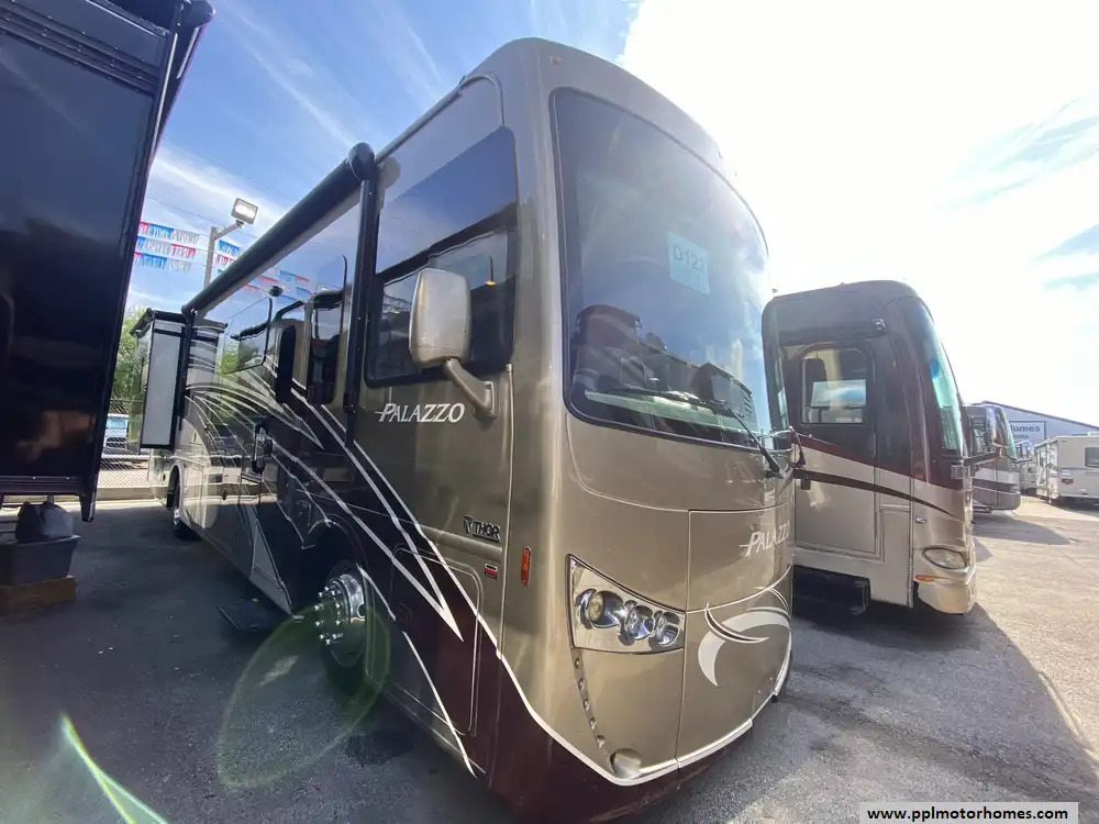 2017 Thor Palazzo 33.2 RV