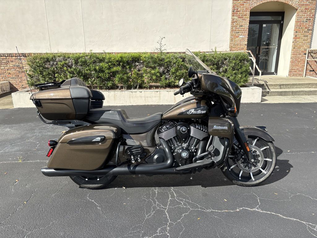 2023 Indian Roadmaster Dark Horse Bronze Pearl Metallic DARK HORSE in Daytona Beach, FL