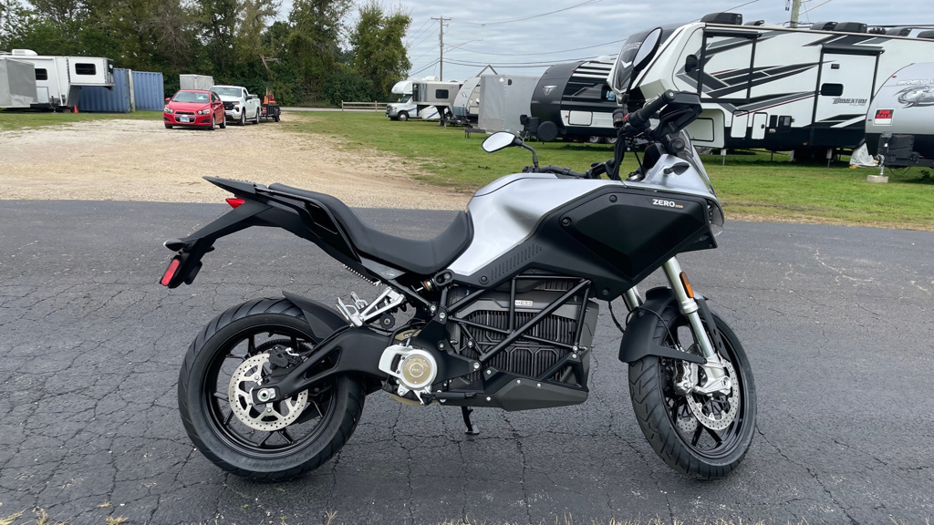 2025 Zero Motorcycles DSR Z-Force 15.6+ - SILVER Z-FORCE 15.6+ in Marengo, IL