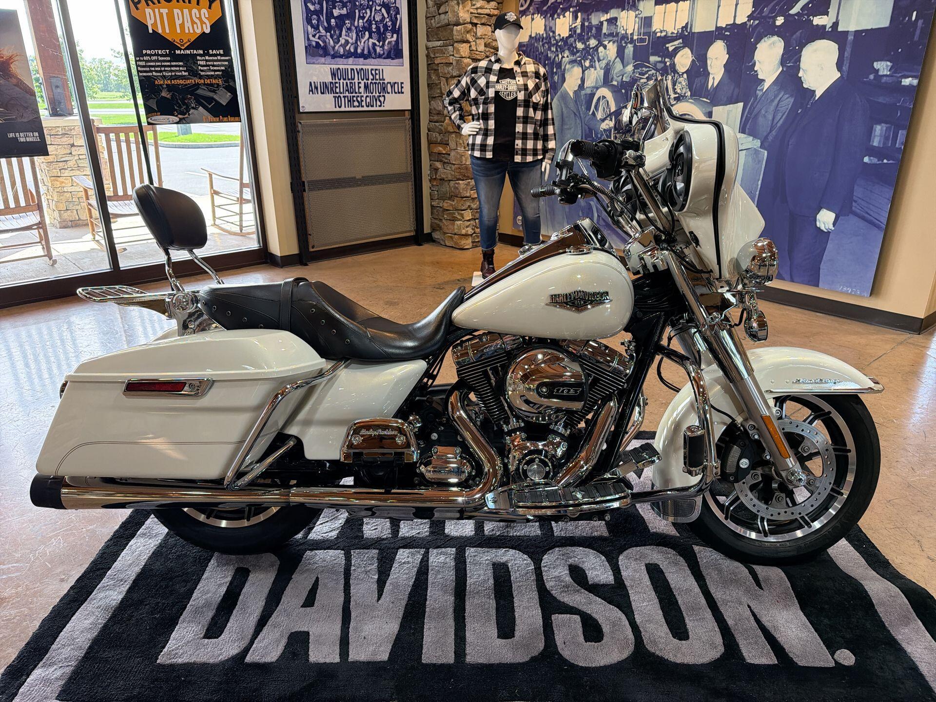 2015 Harley-Davidson Road King in Mechanicsburg, PA