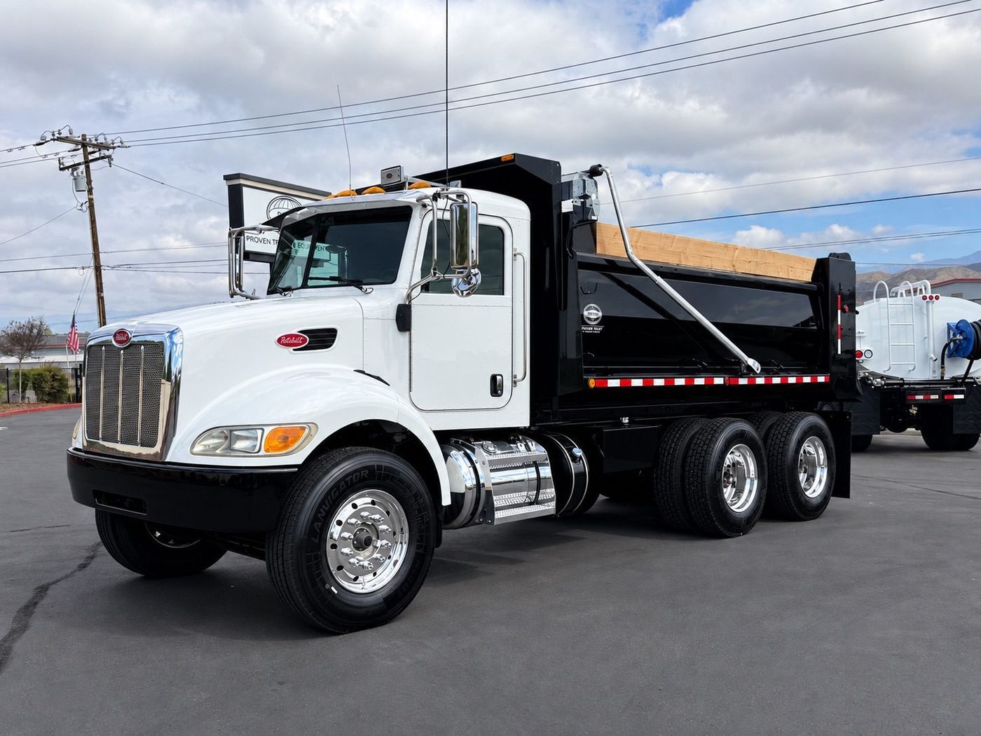 2013 PETERBILT 348 in Yucaipa, CA